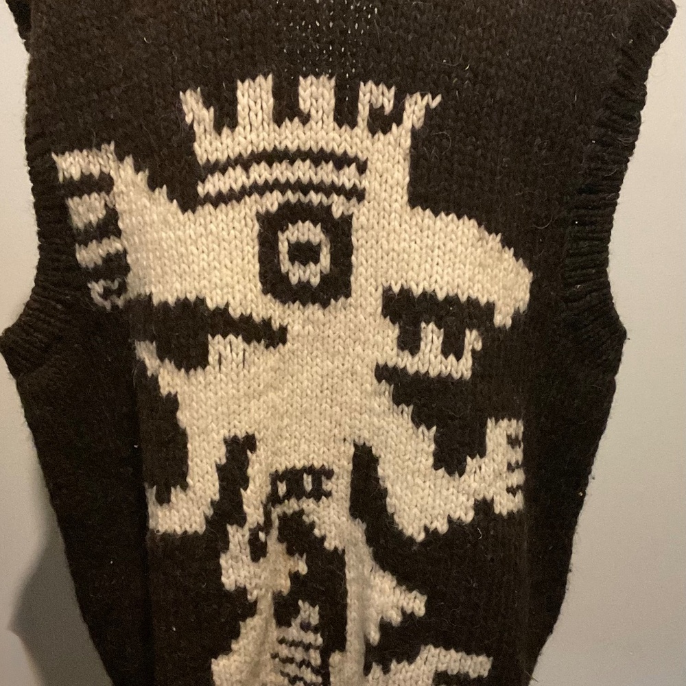 HAND MADE IN EQUADOR  ..VINTAGE VEST   new no tags